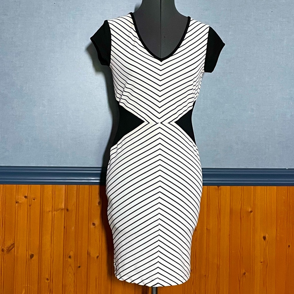 Black and white bodycon dress